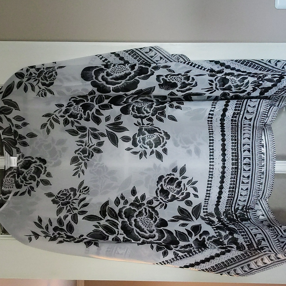 New York and Company sheer short sleeve blouse